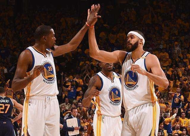 土超比赛双方在禁区里打架，裁判未吹停比赛导致主队打入空门（土超禁区内爆发冲突，裁判未鸣哨，主队趁机打进空门）