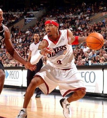 凯恩已在德甲10次完成帽子戏法，为该联赛历史第5多（凯恩德甲已收获10次帽子戏法，历史排名第5）