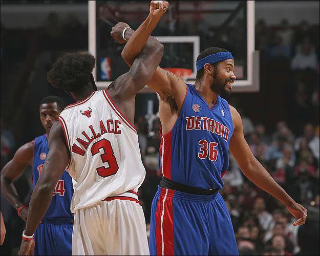 翻修球场，“连滚带爬”为的是“从从容容”（修缮球场：当下的“连滚带爬”，只为明日的“从容不迫”）