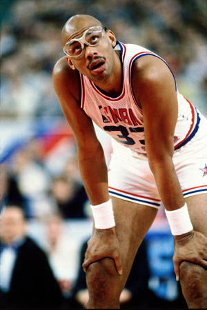 CBA赛场技术统计：广东队三分命中率领先,（CBA技术统计显示：广东队三分命中率居首）