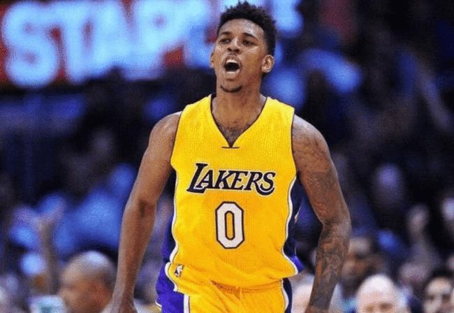 随着曼城1-2，利物浦0-3，英超最新争冠形势出炉：天助阿森纳得利（曼城1-2、利物浦0-3，英超争冠格局突变：阿森纳坐收渔利）